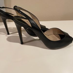 Stunning Nicholas Kirkwood Asymmetrical Slingback Pumps